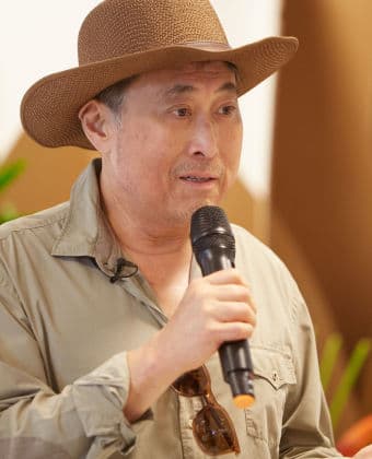 Chavalit Tsao (THE RISE & FALL OF THE ASIAN MIRACLE)